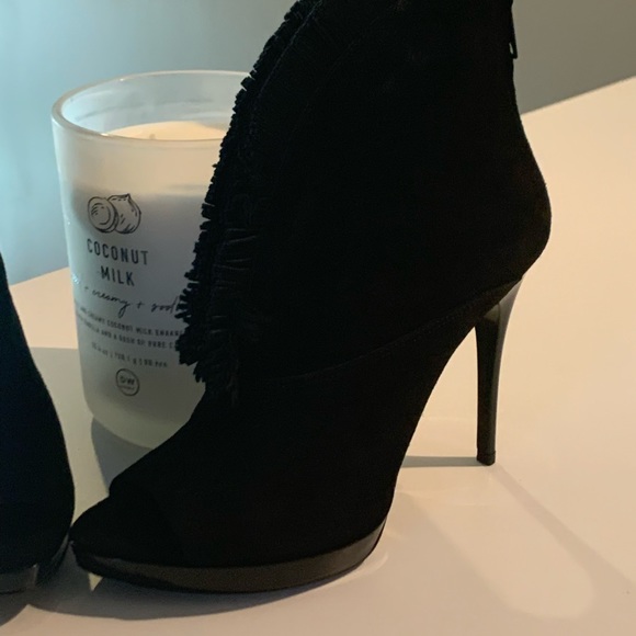 Authentic suede black Burberry boots - Picture 3 of 10